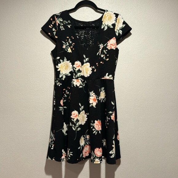 Dresses & Skirts - Three pink hearts floral dress